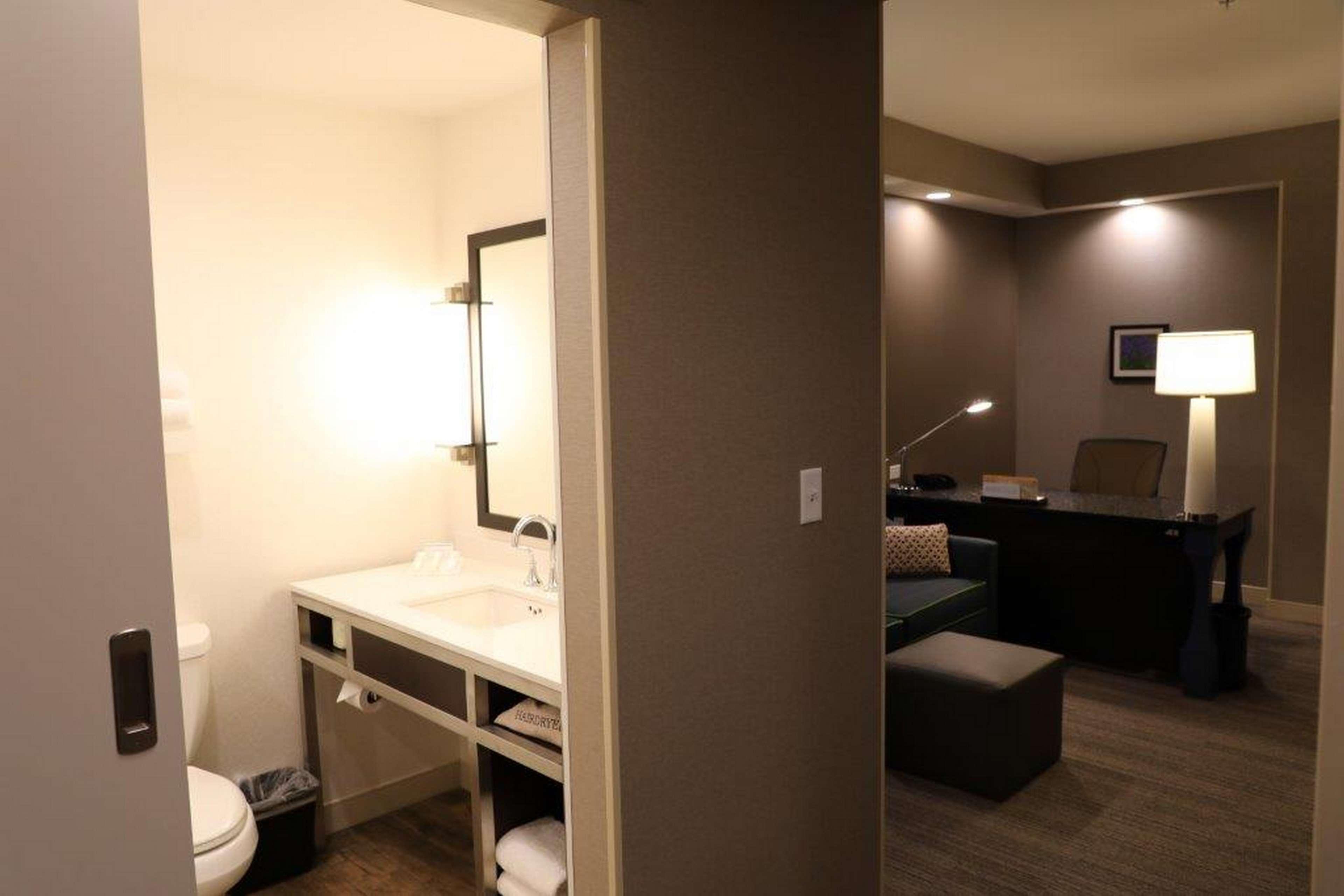 Hilton Garden Inn Austin Airport Exterior photo