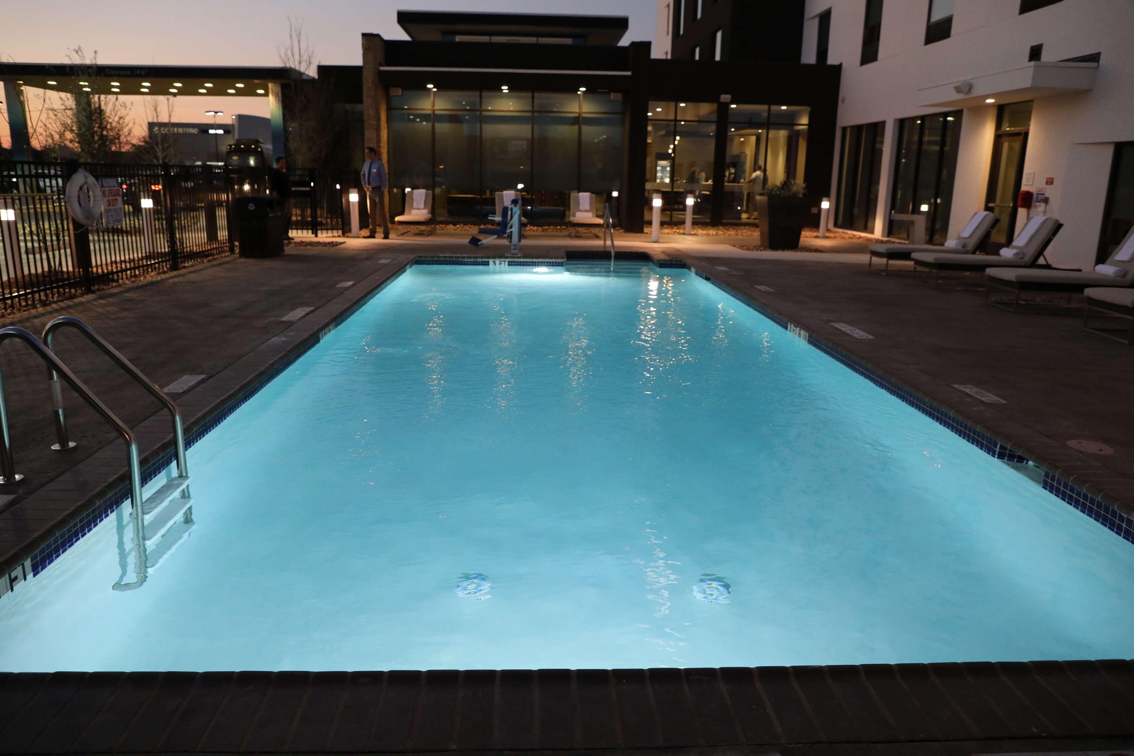 Hilton Garden Inn Austin Airport Exterior photo