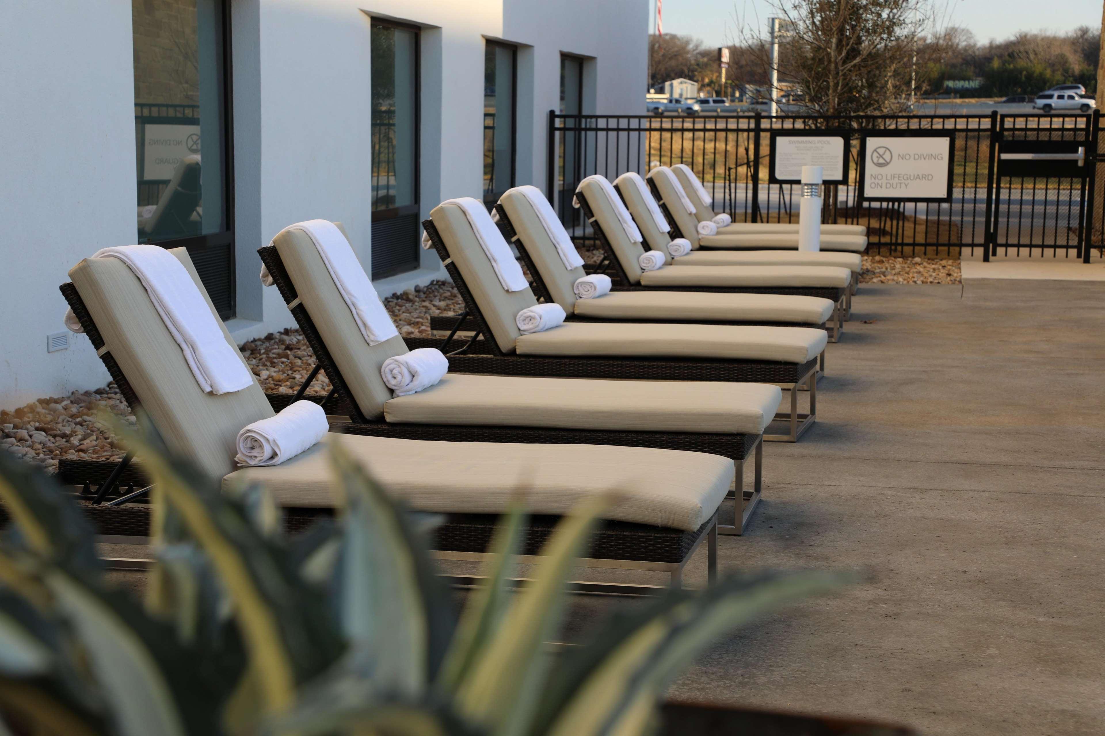 Hilton Garden Inn Austin Airport Exterior photo