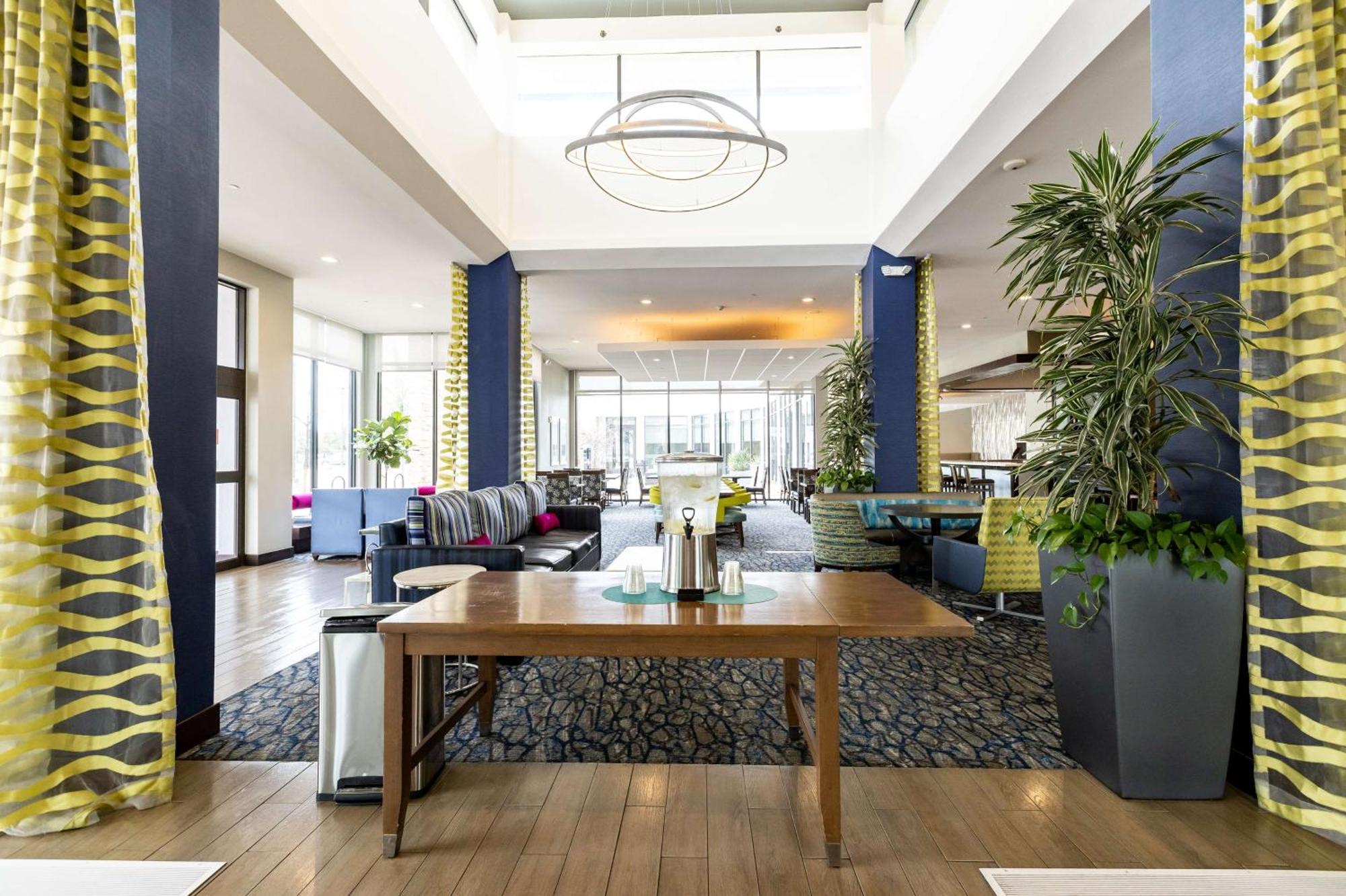 Hilton Garden Inn Austin Airport Exterior photo