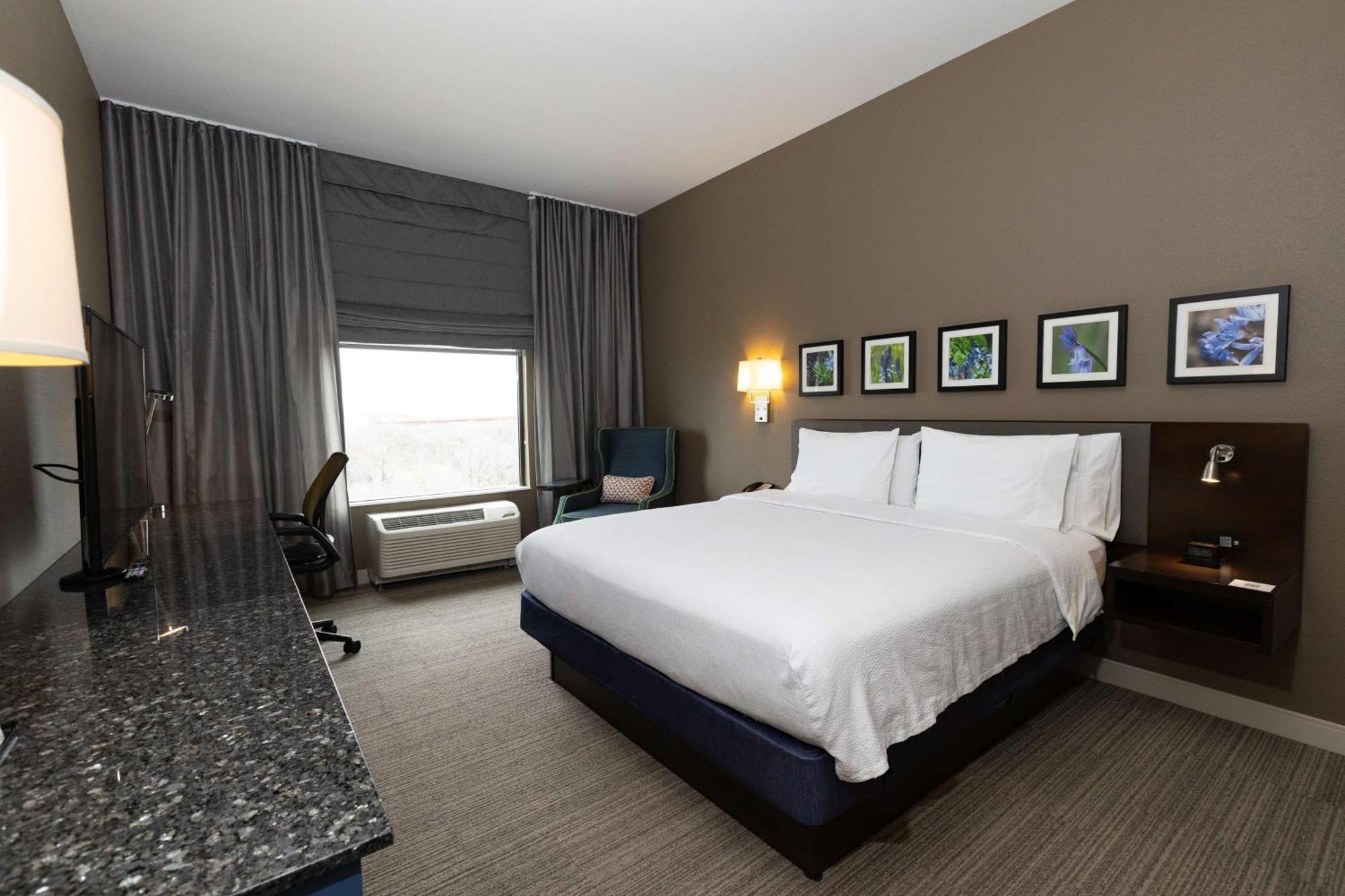 Hilton Garden Inn Austin Airport Exterior photo